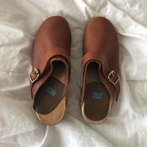 MIA brown clogs 🌈